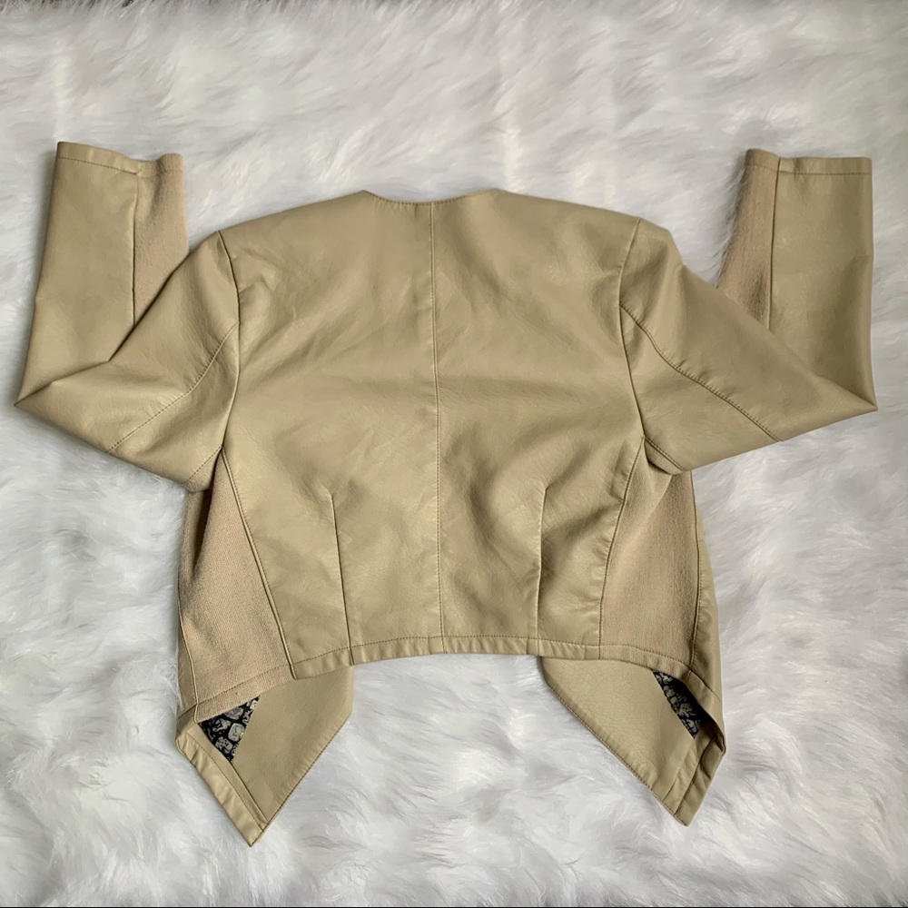 Daytrip women’s tan “pleather” blazer